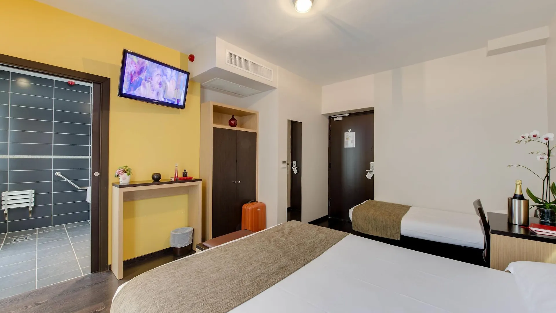 Hotel Source